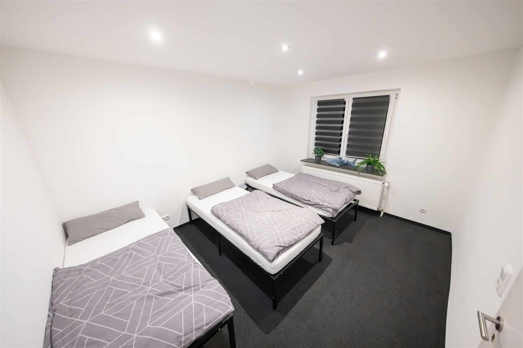 Schlafzimmer mit mehreren Betten im World of Esport Bootcamp
